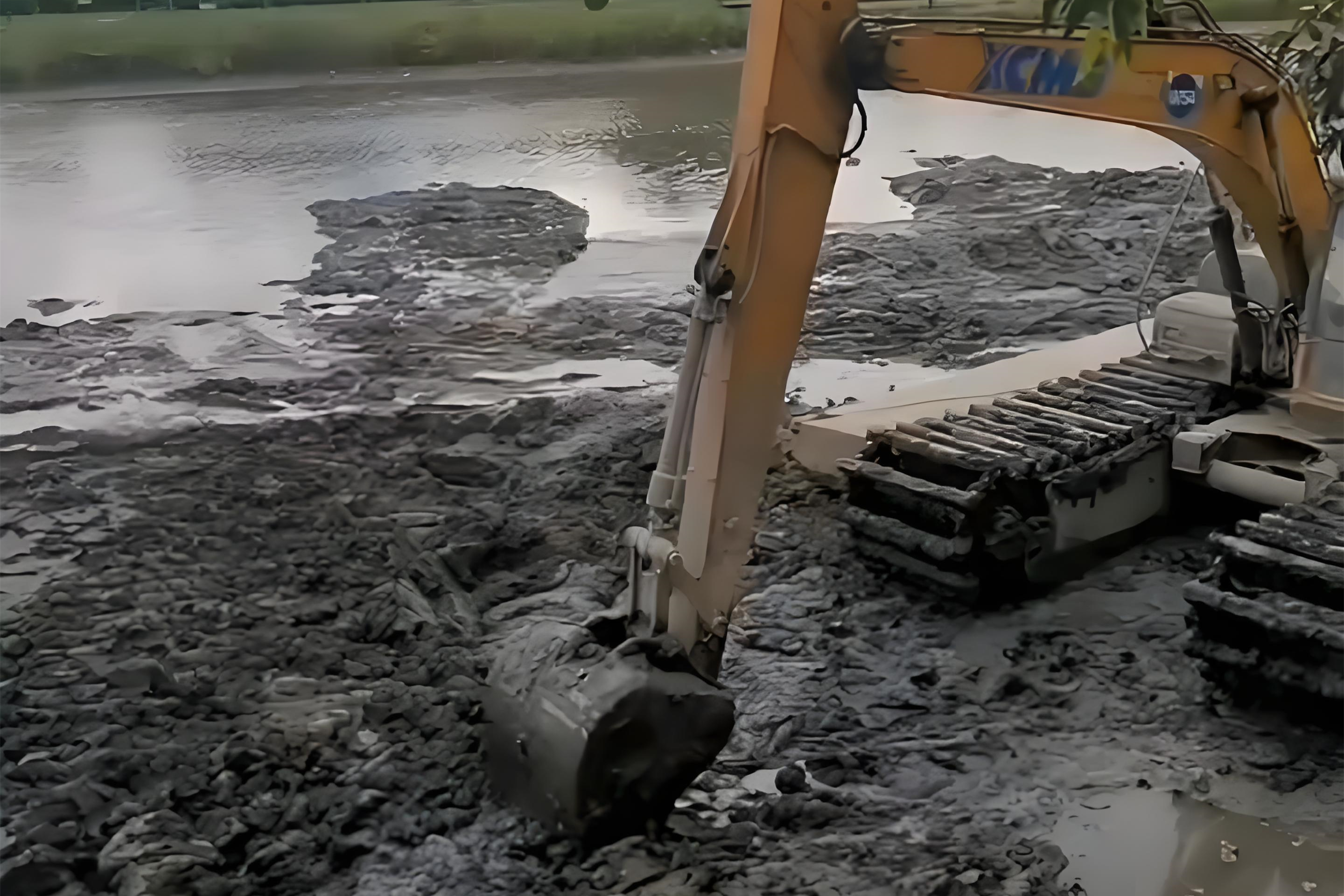 江西水挖清淤團隊泓樺錦嘉-水上挖機清淤要避開汛期嗎？