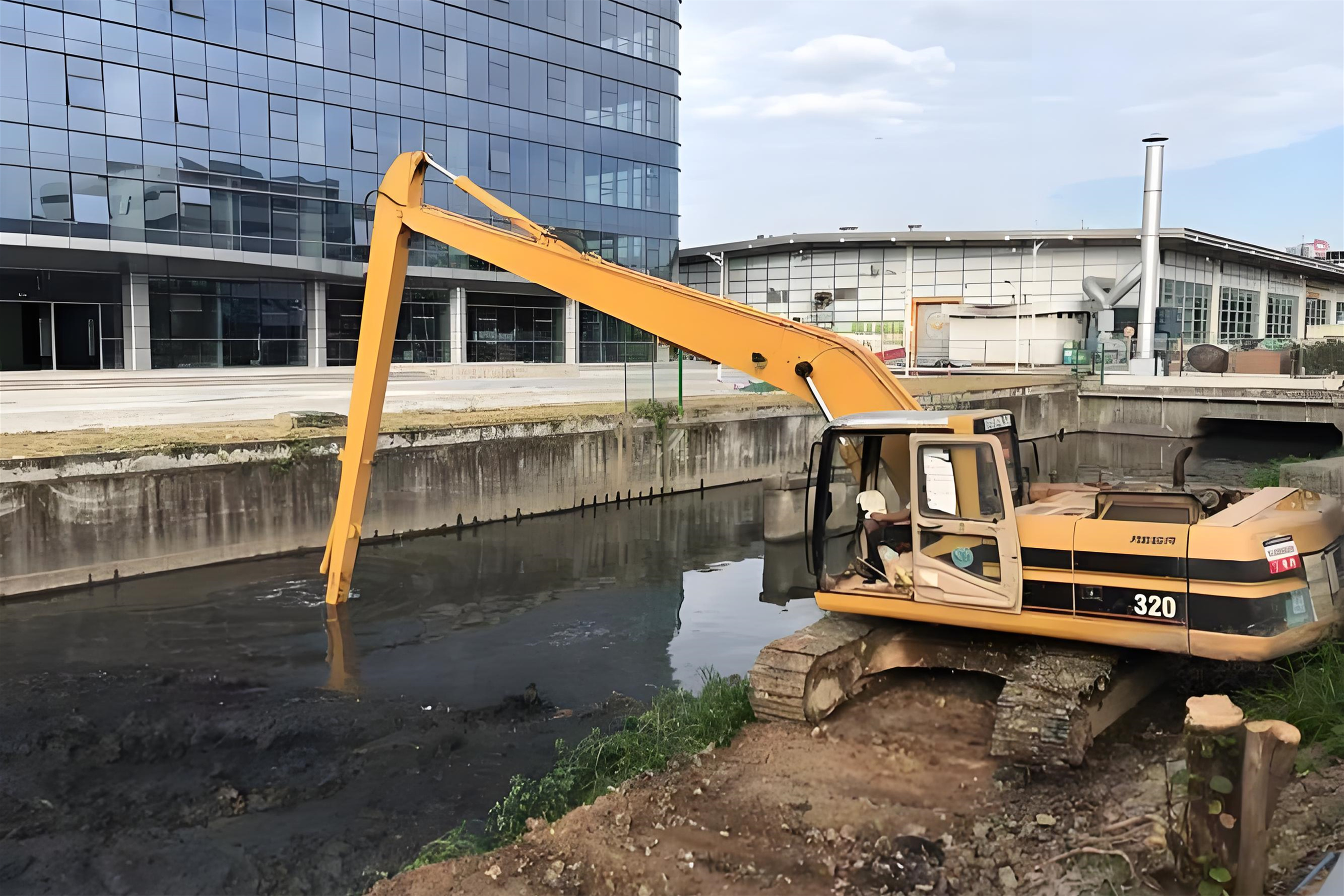 貴州銅仁挖機(jī)清淤施工隊(duì) - 魚塘清淤的費(fèi)用大概需要多少？