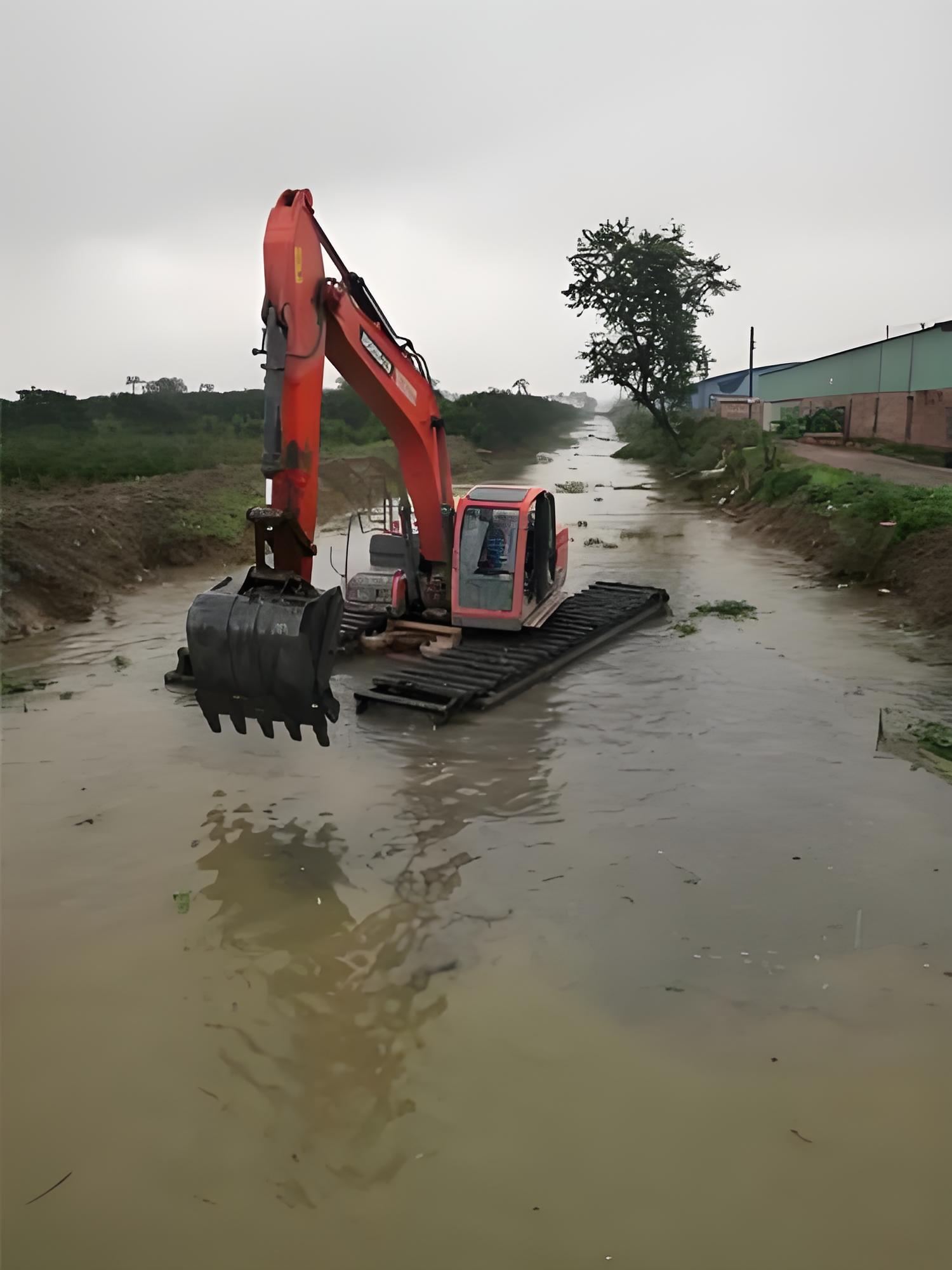 四川自貢挖機清淤施工隊 - 水上挖機清淤能處理含有水草的淤泥嗎？